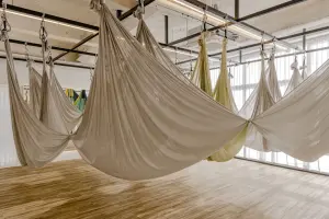 넓은 공간감의 86평 에어리얼 요가 스튜디오